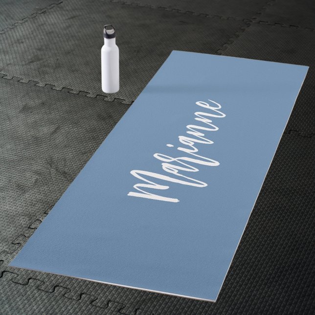Tapis De Yoga Bleu poussiéreux blanc nom personnalisé script (Créateur téléchargé)