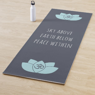 Tapis De Yoga Blue Om & Lotus Flower Sky au-dessus de la Terre a