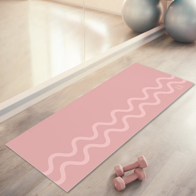 Tapis De Yoga Blush Pink Modern Minimal Wavy Lines With Initials (Disclaimer: This image is a digital mockup.)