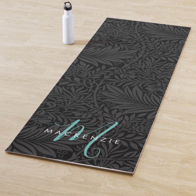 Tapis De Yoga Boho Black Botanical Turquoise Nom du monogramme (En situation)