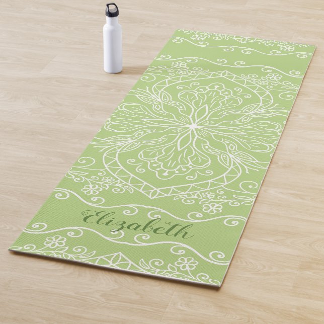 Tapis De Yoga Boho Lime Green Mandala Élégant Monogramme (En situation)