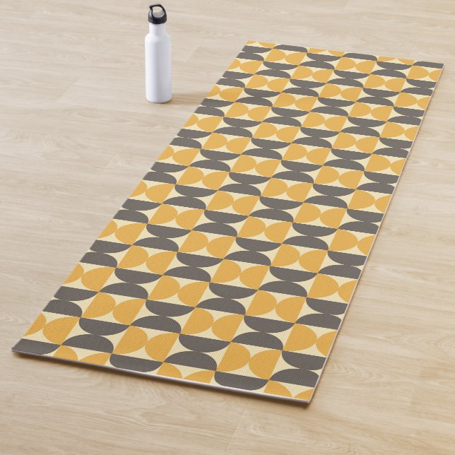 Tapis De Yoga Brun de la moitié du siècle et motif modernes d'or (En situation)