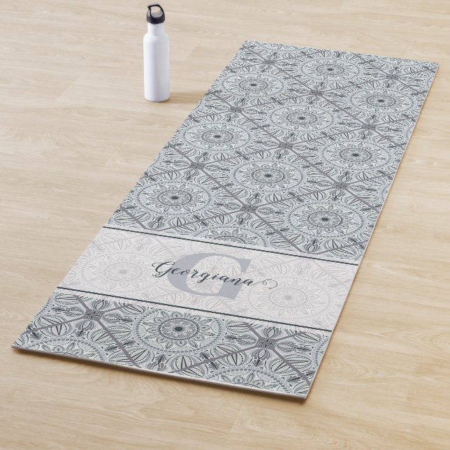 Tapis De Yoga Carrelage personnalisé Harmonie florale Gris Manda (En situation)