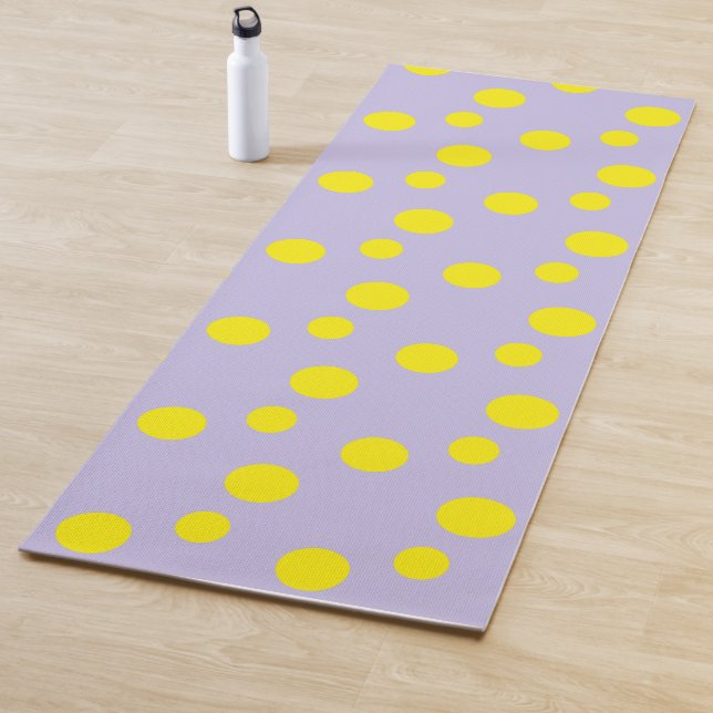Tapis De Yoga Cercles jaunes sur motif pourpre (En situation)