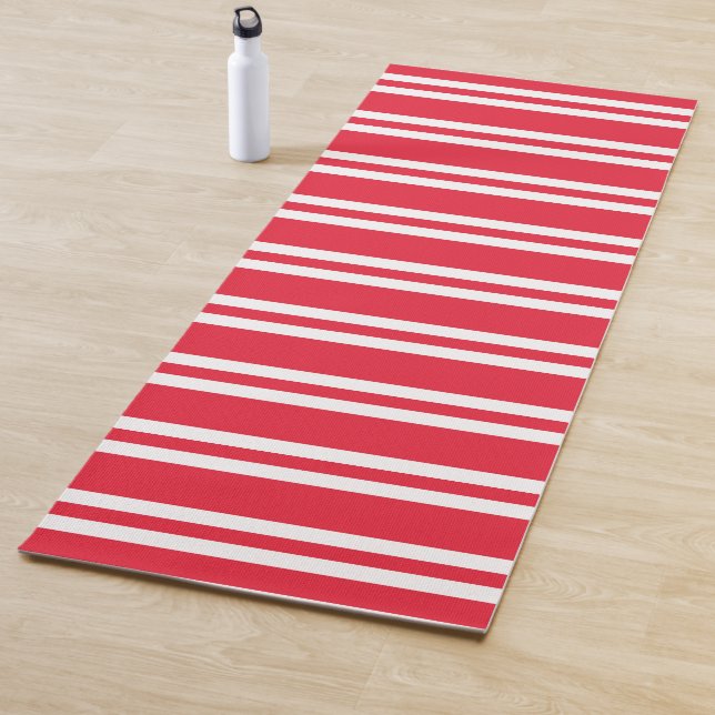 Tapis De Yoga Cerisier rouge et blanc rayé (En situation)