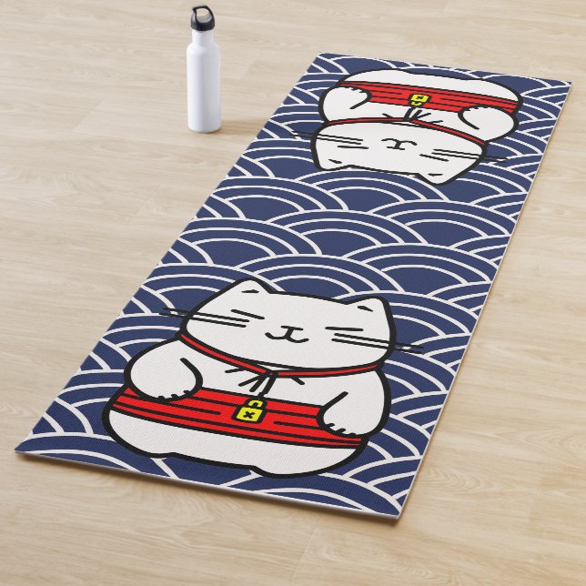 Tapis De Yoga Chat chanceux japonais ou Maneki-Neko (En situation)