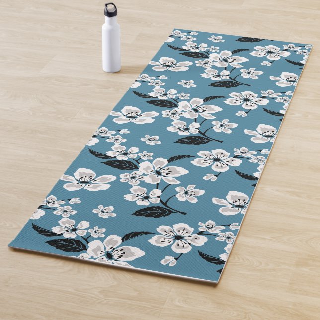 TAPIS DE YOGA CHERRY BLOSSOM - SAKURA (BLEU FUMEUR) (En situation)