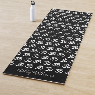 Tapis De Yoga Chic Monogramme Blanc Om Symbole Motif Noir