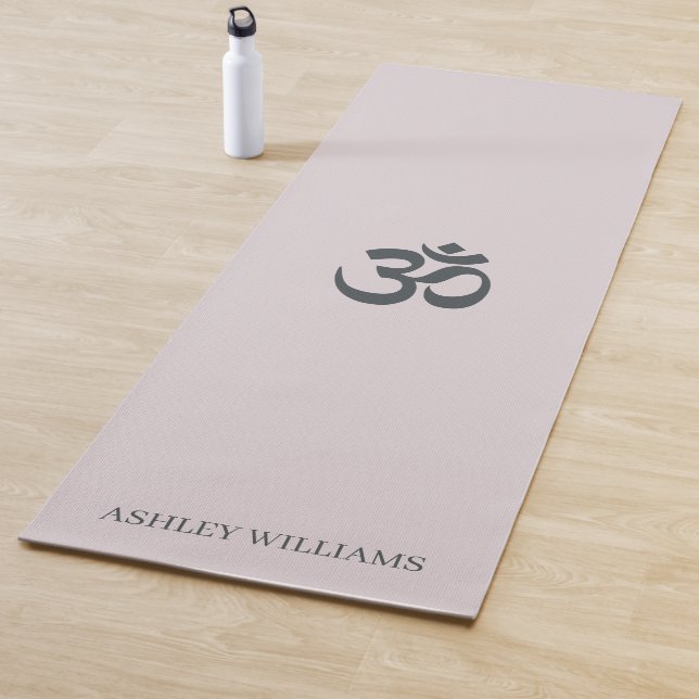 Tapis De Yoga Chic Monogramme Om Symbole Pastel Purple Yoga Mat (En situation)