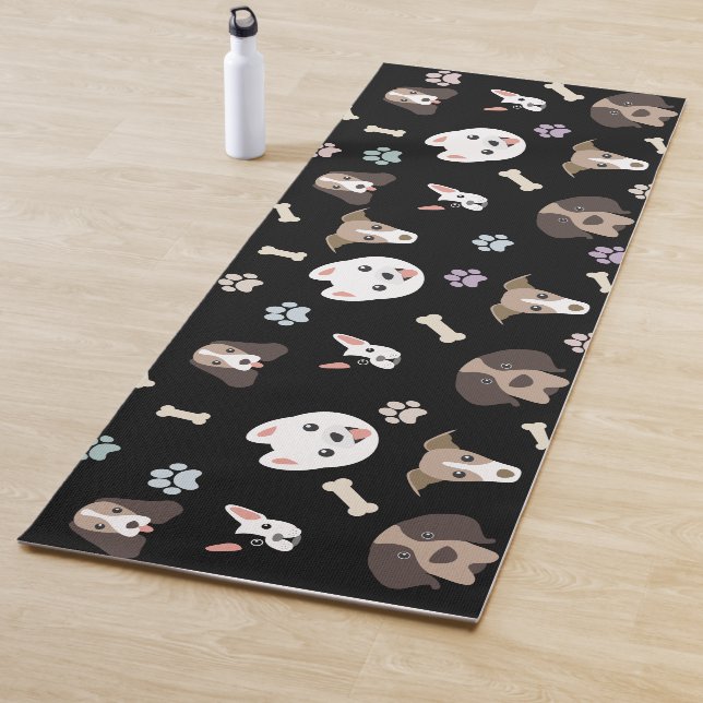 Tapis De Yoga Chien de compagnie mignon noir (En situation)