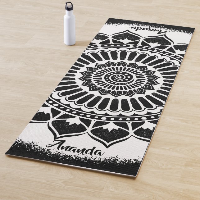 Tapis De Yoga Chiffres spirales Fleurs blanches sur le henné noi (En situation)