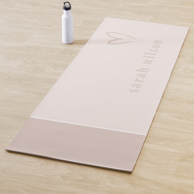 Tapis De Yoga Clair Élégant Minimal Simple Clush Pink Heart  (En situation)