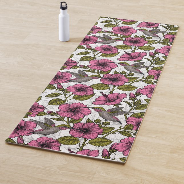Tapis De Yoga Colibris et fleurs d'hibiscus roses (En situation)