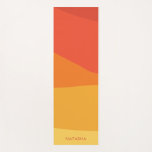 Tapis De Yoga Condition physique minimale géométrique rouge oran<br><div class="desc">Mini Géométrique Rouge Orange Jaune Fitness Yoga Mat avec nom personnalisé.</div>