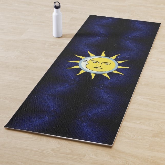 Tapis De Yoga Conjonction lune et soleil sur la galaxie bleue ma (En situation)