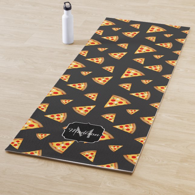 Tapis De Yoga Cool et amusante pizza tranches motif Monogram (En situation)
