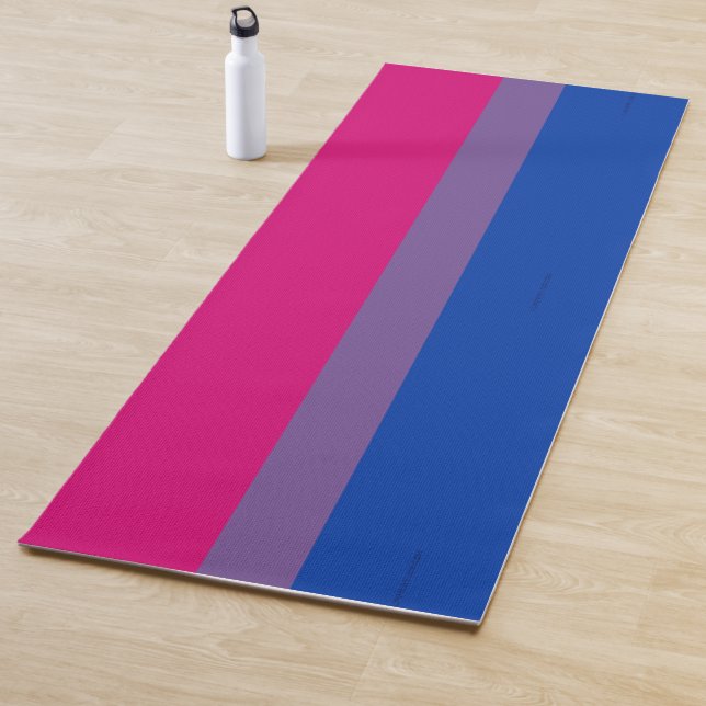 Tapis De Yoga Couleurs du drapeau de fierté bisexuelle de Slippe (En situation)