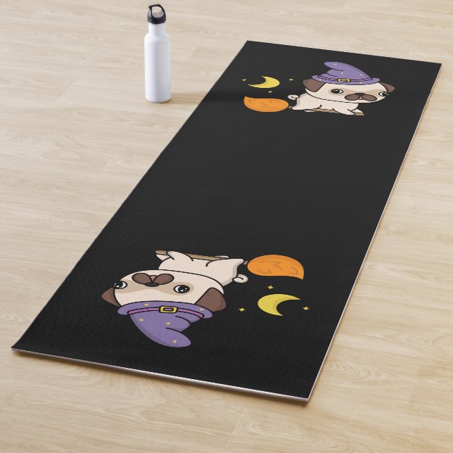 Tapis de yoga de sorcière Puggy (En situation)