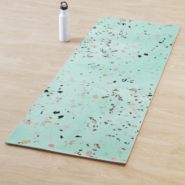Tapis De Yoga Design en terrazzo en marbre d'or et de menthe Con (En situation)