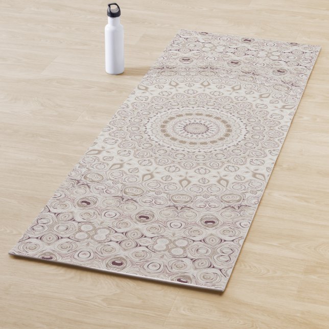 Tapis De Yoga Design Motif en mandala beige et taupe (En situation)