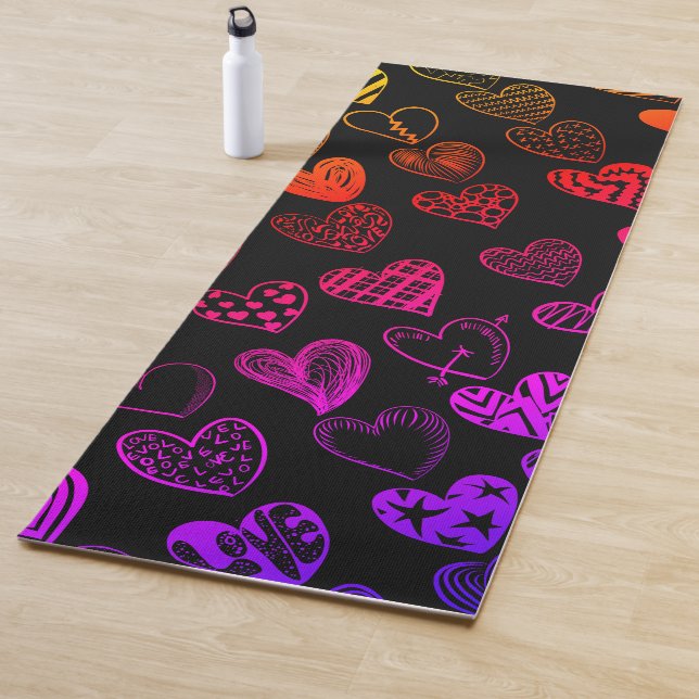 Tapis De Yoga Dessin adorable Rainbow Heart Scribble (En situation)