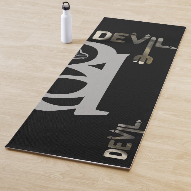 Tapis de yoga DEVIL Art abstrait Noir Blanc Or (En situation)