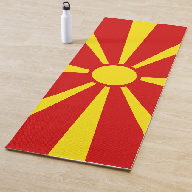 Tapis De Yoga Drapeau de Macédoine du Nord (En situation)