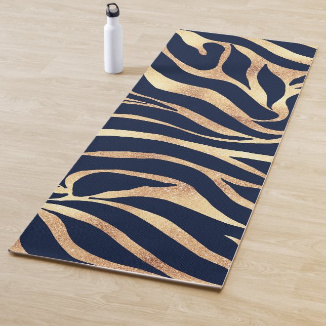 Tapis De Yoga Elégant bleu marine Gold Zebra Imprimer (En situation)