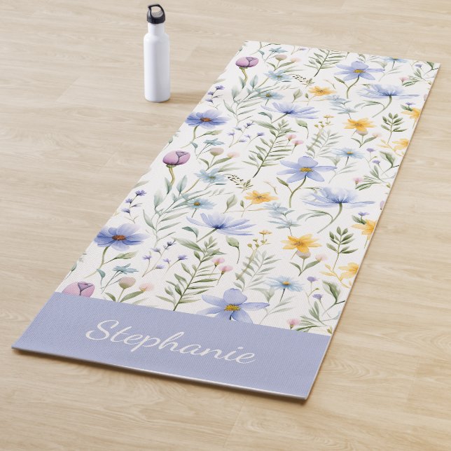 Tapis De Yoga Elegant Blue Purple Wildflower Watercolor Name (En situation)
