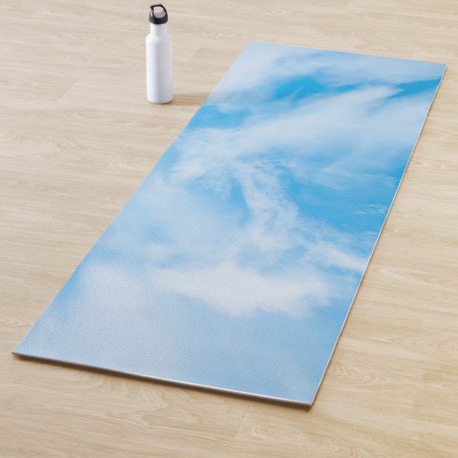 Tapis De Yoga Elégant ciel bleu Clouds Design Fitness Modèle (En situation)