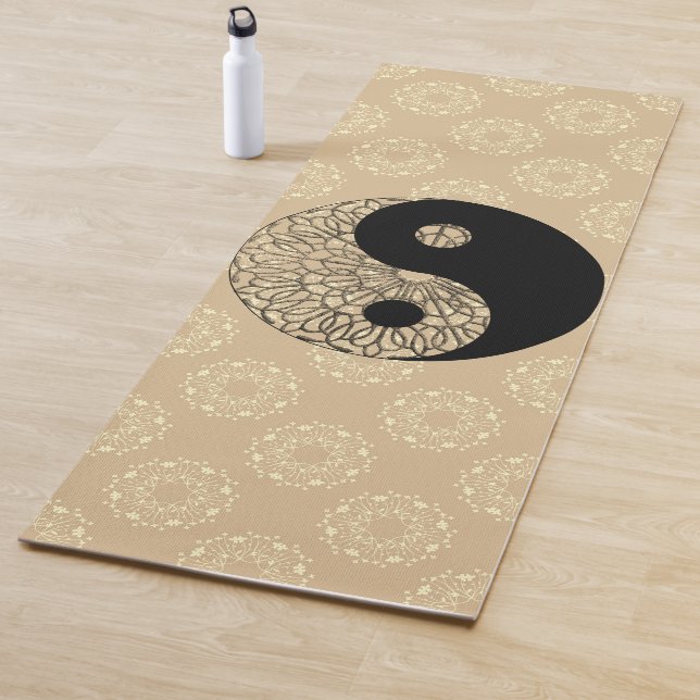 Tapis De Yoga Elégant or et noir Yin Yang (En situation)