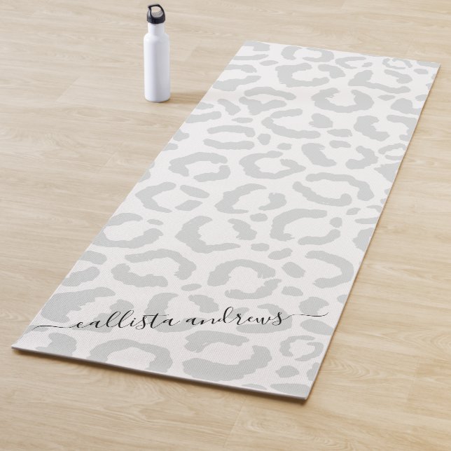 Tapis De Yoga Elegant White Gray Leopard Cheetah Animal Print (En situation)