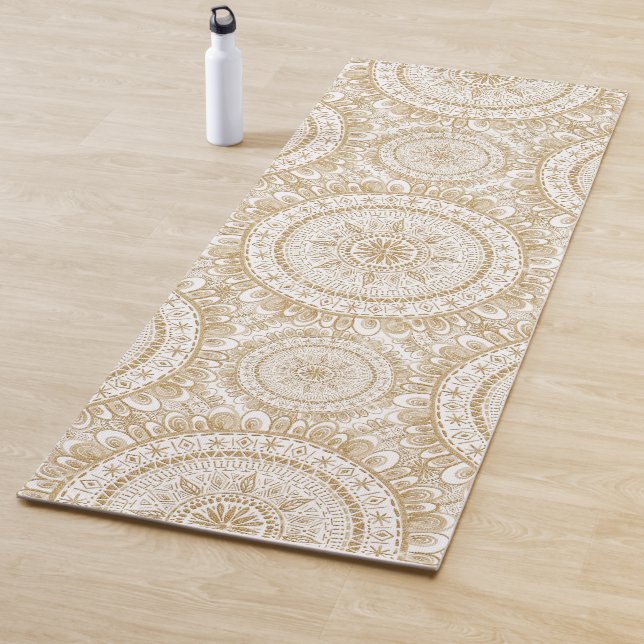 Tapis De Yoga Elégante Fleur d'hiver or Mandala Motif blanc (En situation)
