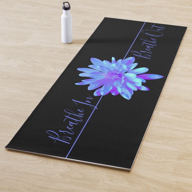 Tapis De Yoga Élégante fleur florale violette bleu (En situation)