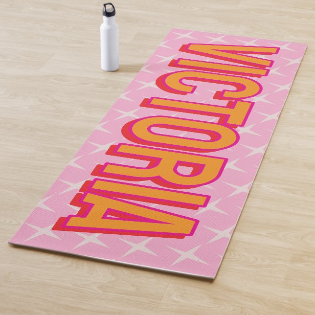 Tapis de Yoga Étoiles Rétro 2D Rose Rouge (En situation)