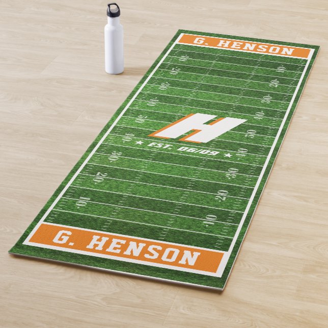 Tapis De Yoga Fan de football| Monogramme couleur personnalisé O (En situation)