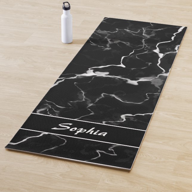 Tapis De Yoga Faux Black Marble Texture Look Avec Nom Personnali (En situation)