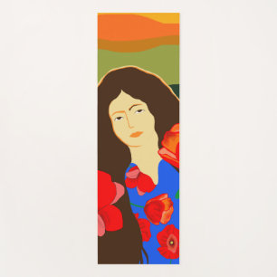 Tapis De Yoga Femme aux cheveux longs marchant dans le champ de