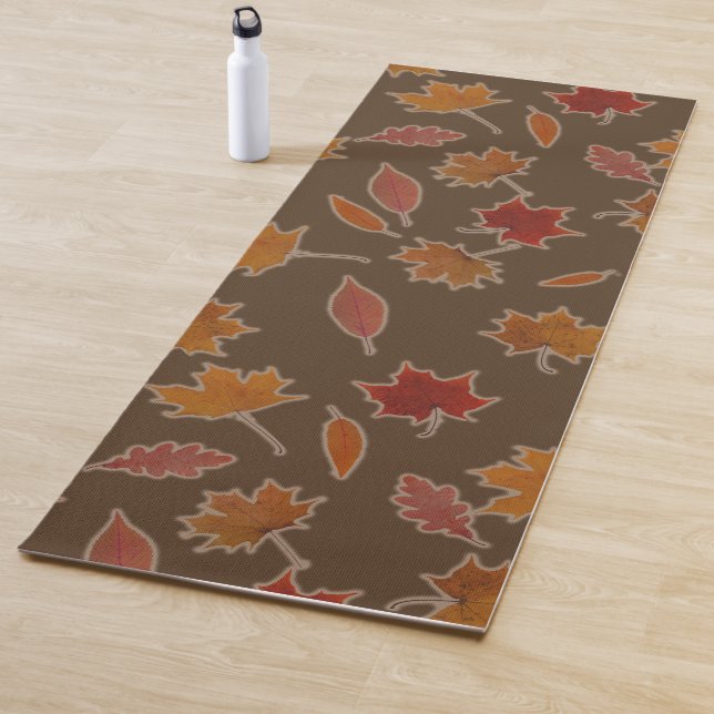 Tapis De Yoga Feuille d'automne sur la couleur faite sur (En situation)