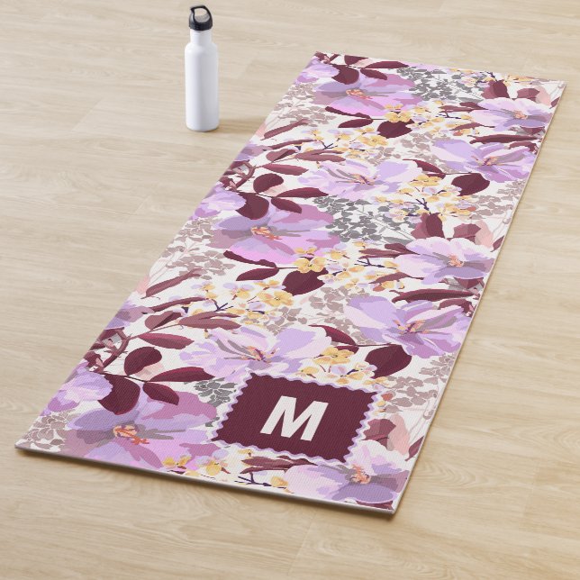 Tapis De Yoga Feuille de Bourgogne, modèle floral pourpre | Mono (En situation)