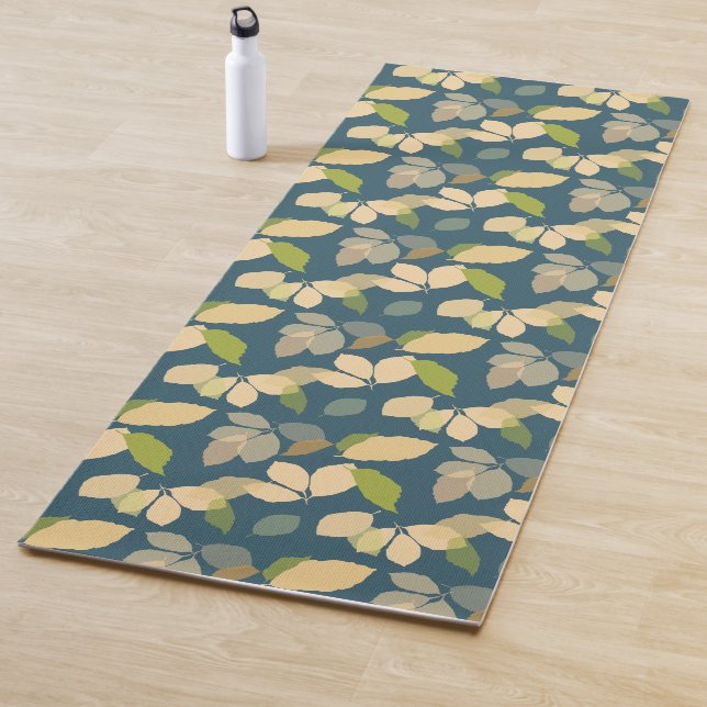 Tapis De Yoga Feuilles d'automne modernes sur fond sarcelle (En situation)
