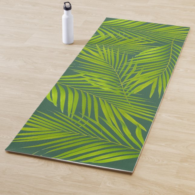 Tapis De Yoga Feuilles de palmier vertes botaniques simples sur  (En situation)