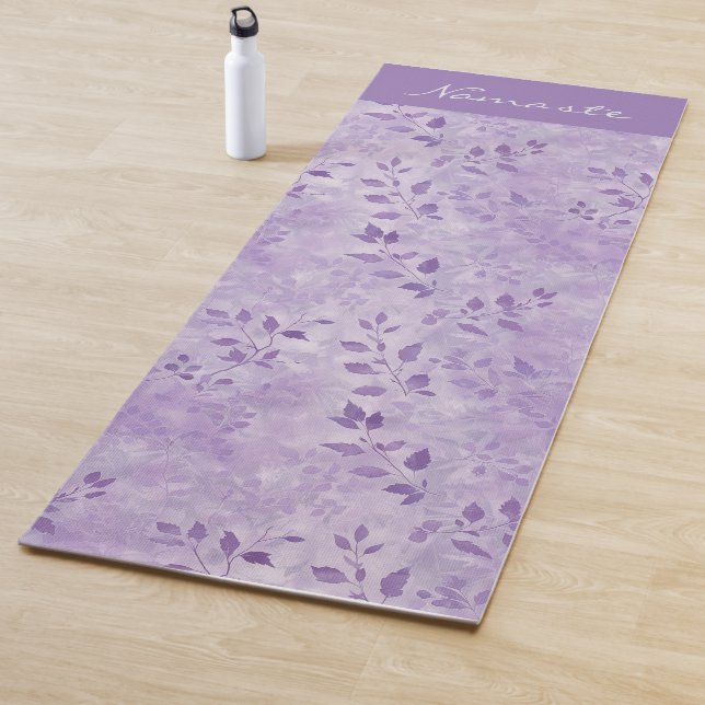 Tapis De Yoga Feuilles et ombres violets (En situation)
