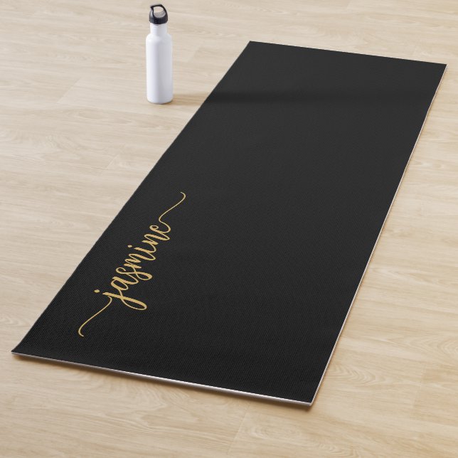Tapis De Yoga Fille Moderne Or Noir Monogramme Nom Script (En situation)