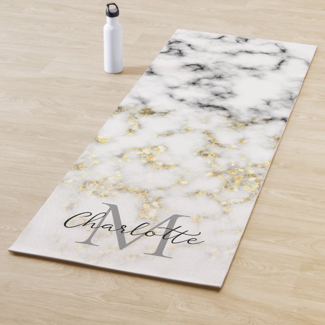 Tapis De Yoga Flacon brillant en marbre noir et blanc Monogramme (En situation)