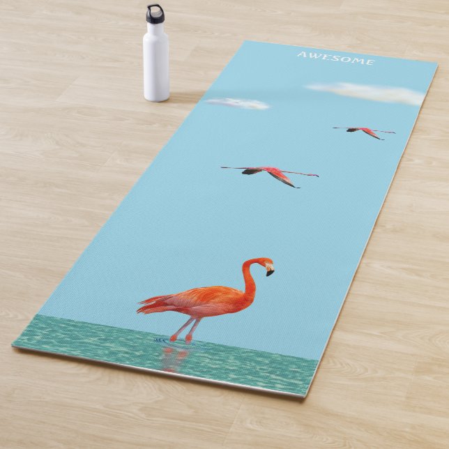 Tapis De Yoga Flamant rose rose sur la plage bleu clair (En situation)