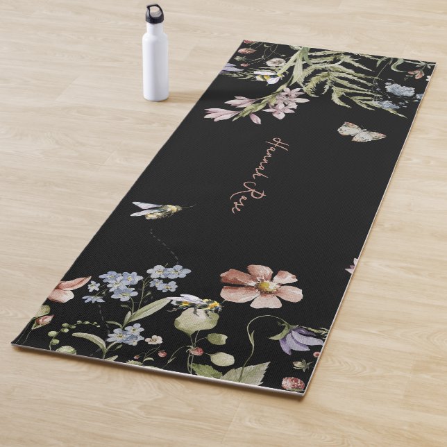 Tapis De Yoga Fleur Sauvage Florale Bourdon | Monogramme  (En situation)