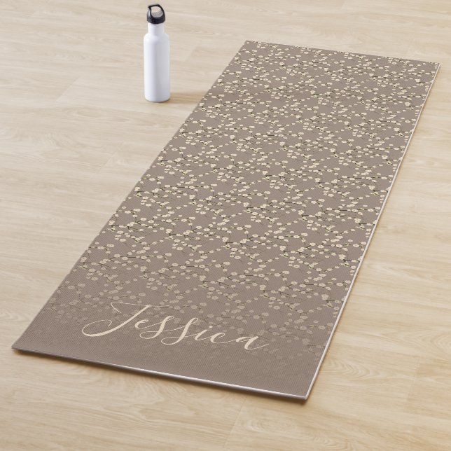 Tapis De Yoga Fleurs de cerisier Beige / Votre nom (En situation)