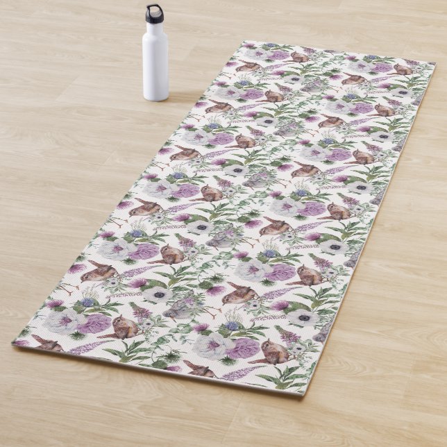 Tapis De Yoga Fleurs d'oiseaux écossaises et chardon (En situation)