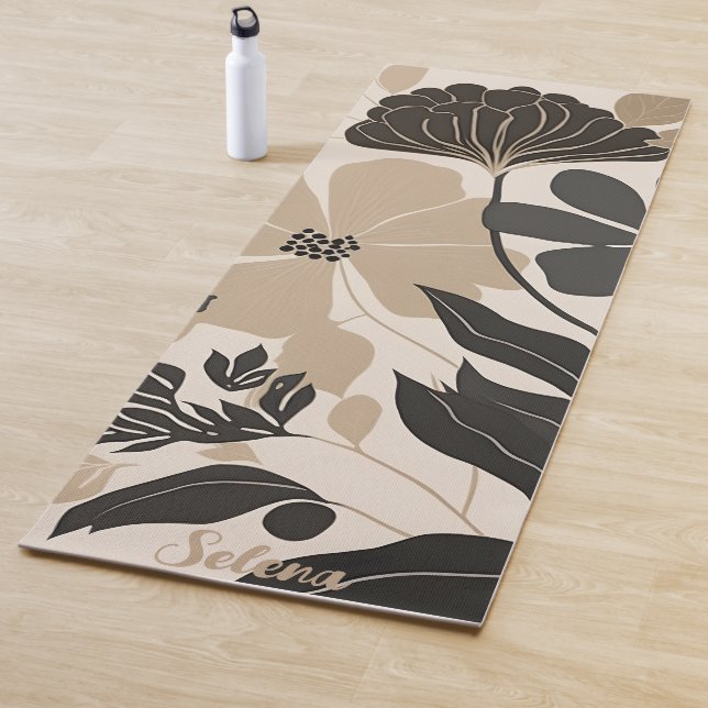 Tapis De Yoga Fleurs neutres Boho Noir et Beige (En situation)